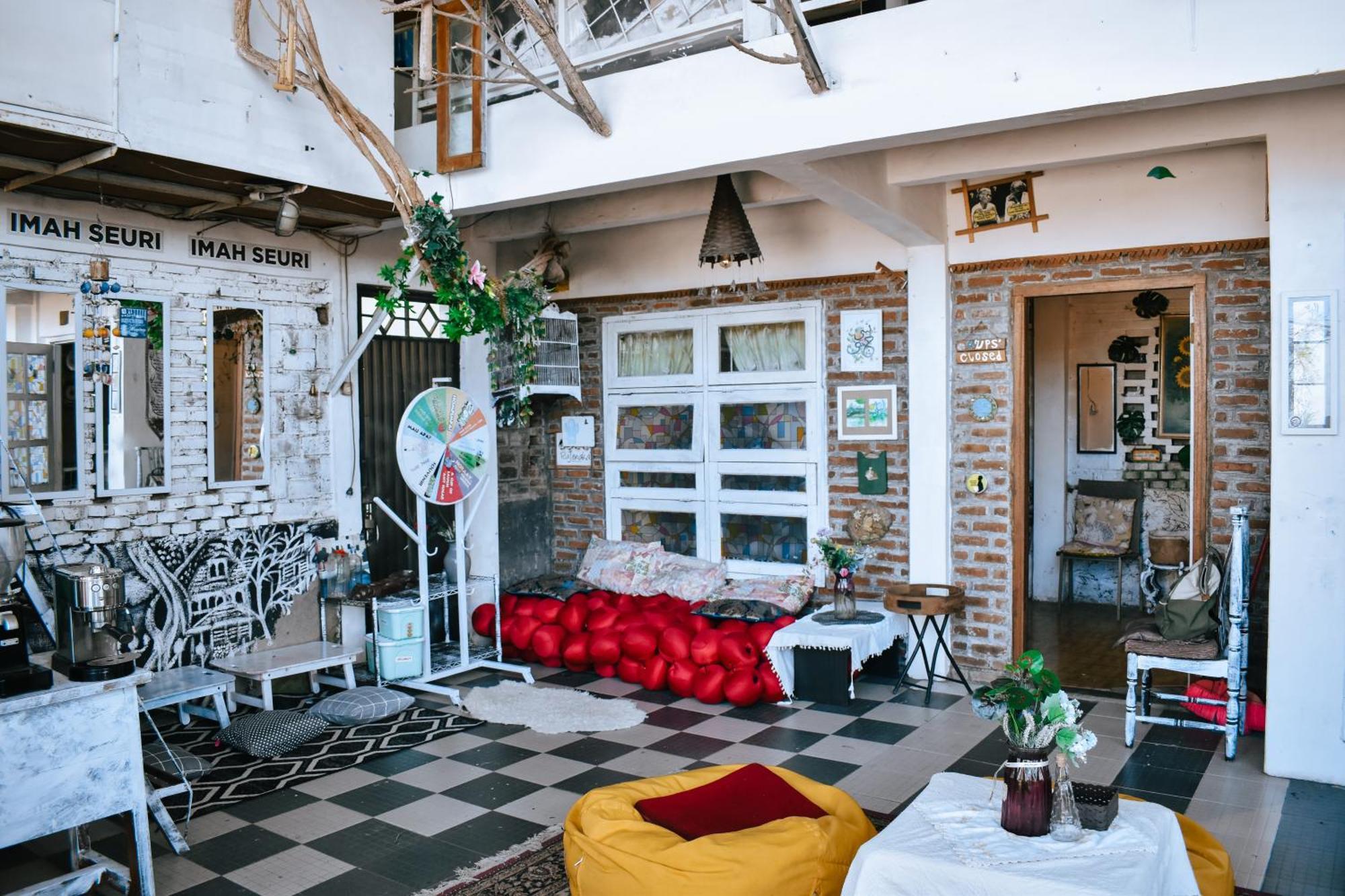 Imah Seuri By Kaya Rooms Tutugan Екстериор снимка
